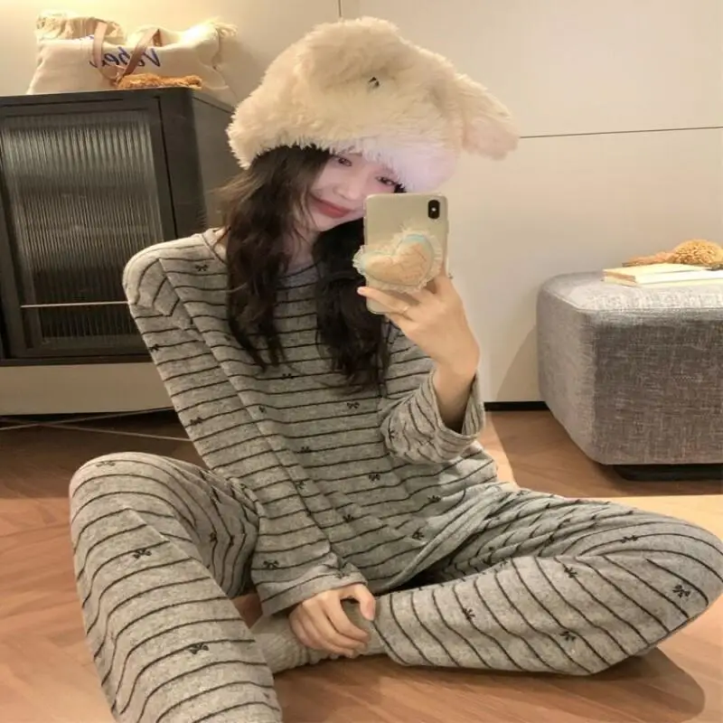 Nowy Zestaw Piżam Damskich Piżama Damska Motyl Ciepłe Zimowe Piżamy Damskie Modne Ubrania Domowe, Piżamy Uroczy i Miękki Zestaw Piżam