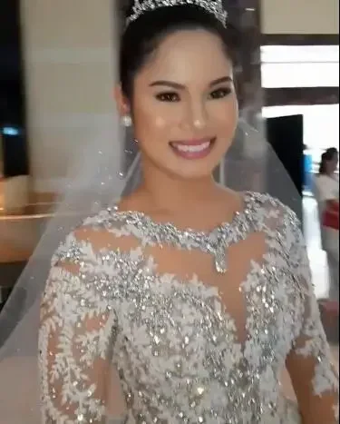 Abito da sposa elegante con strascico lungo personalizzato, manica lunga, abito da sposa trasparente, Mariage africano