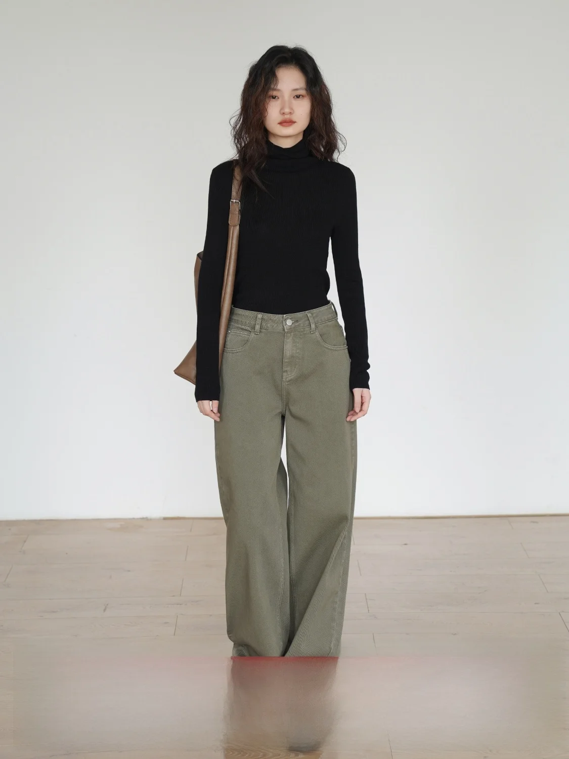 

Свободные прямые джинсы с завышенной талией, женские джинсовые брюки с завышенной талией, дизайнерское чувство, Новое поступление 2024 г.