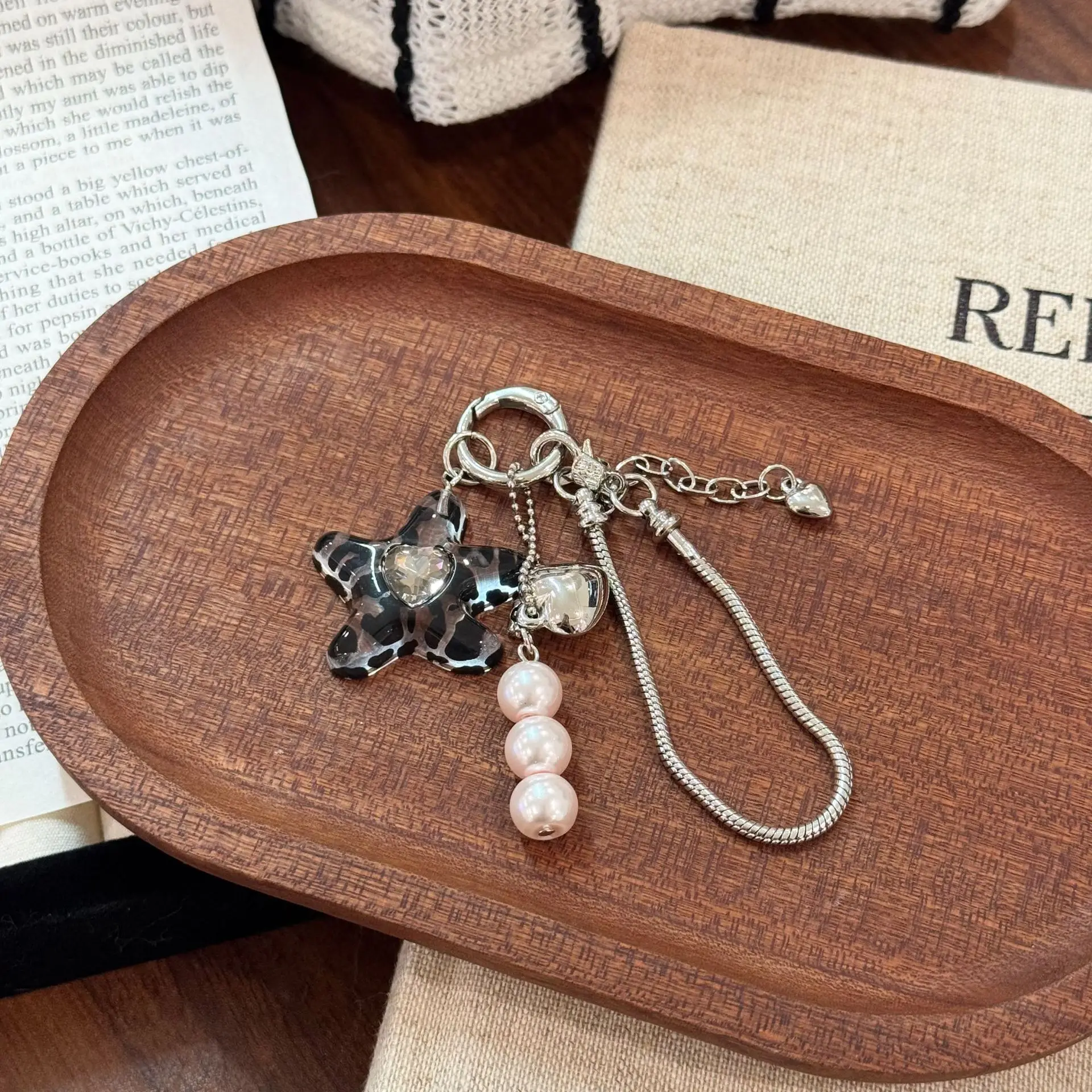 Leopard Print Star Bear Keychain Silver Color Beaded Heart Rope Pendant Keyring for Women Girl Purse Backpack Daily Decoration view 3