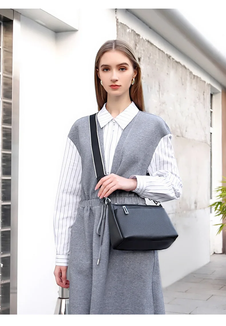 

2025 New Genuine Leather Women's Shoulder Bag -Cowhide Simple Messenger Bag - Fashion Solid Color Underarm Purse​​