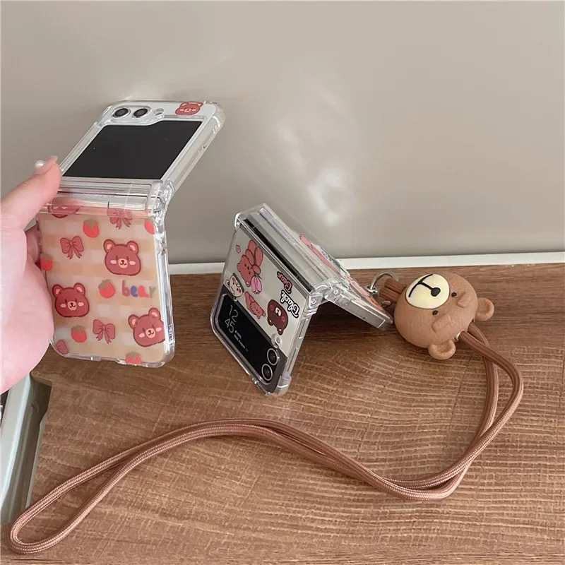 Funda de teléfono con cordón de oso lindo para Samsung Galaxy Z Flip 6 5 4 3, funda trasera protectora para ZFlip4 ZFlip5 ZFlip6