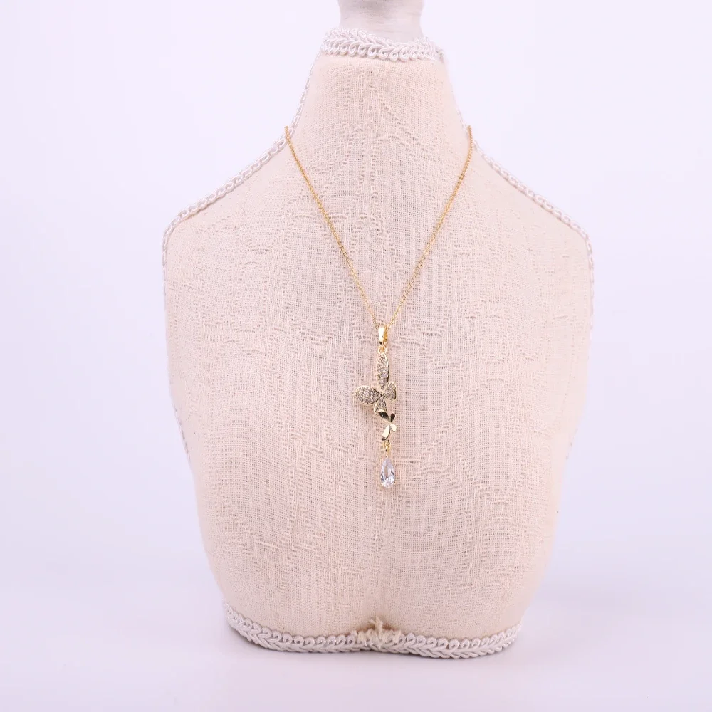 Retro Butterfly Zircon Pendant Necklace for Women - Elegant Jewelry Decoration, Fashionable Collarbone Chain, Micro Inlaid Desig