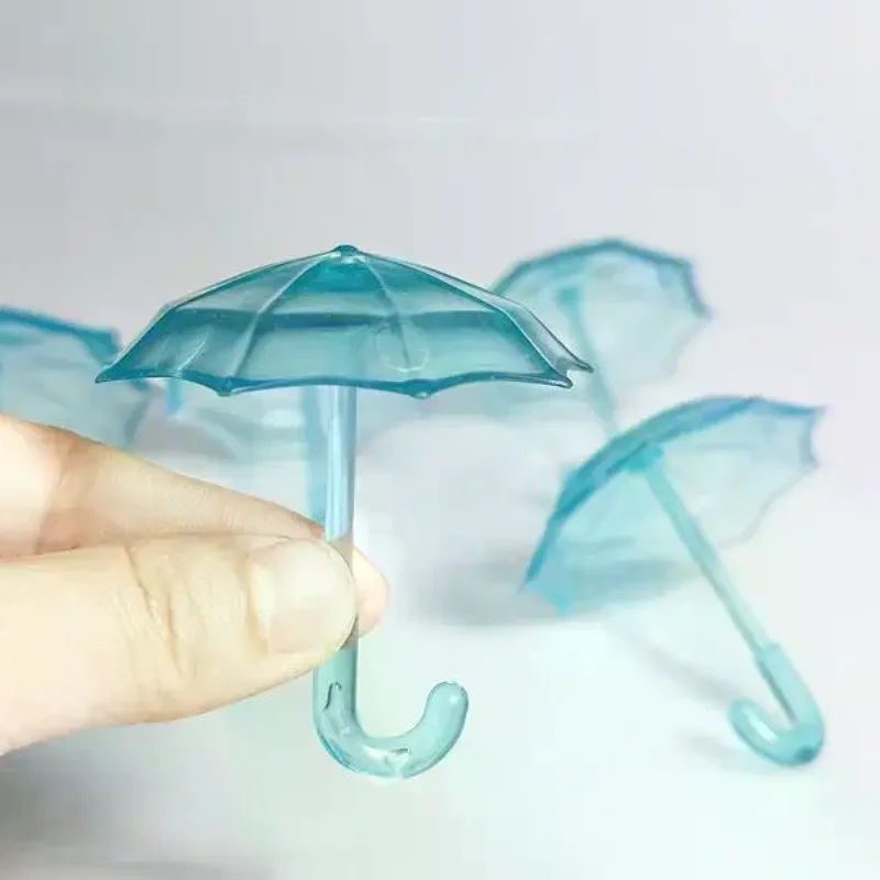 Mini paraguas de plástico transparente, accesorios para muebles de casa de muñecas, juguete de juego para niños, decoración creativa para el hogar, 1 Uds.