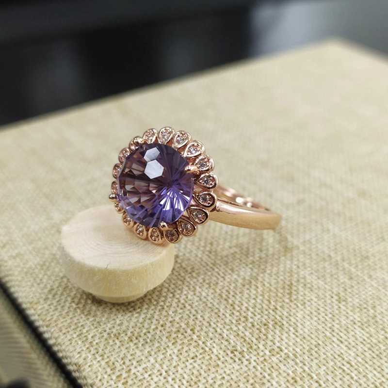 

S925 silver gold-plated inlaid amethyst ladies ring cutting craftsmanship light luxury bright flowers exquisite jewelry