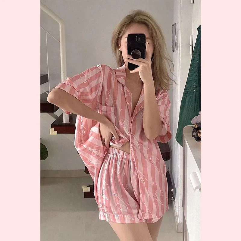 

Summer Pink Stripes Women Pajamas Set Soft Button Rayon Pyjamas Sleepwear Nightwear Short Sleeve Shirt&Pant Silk Stain HomeWear