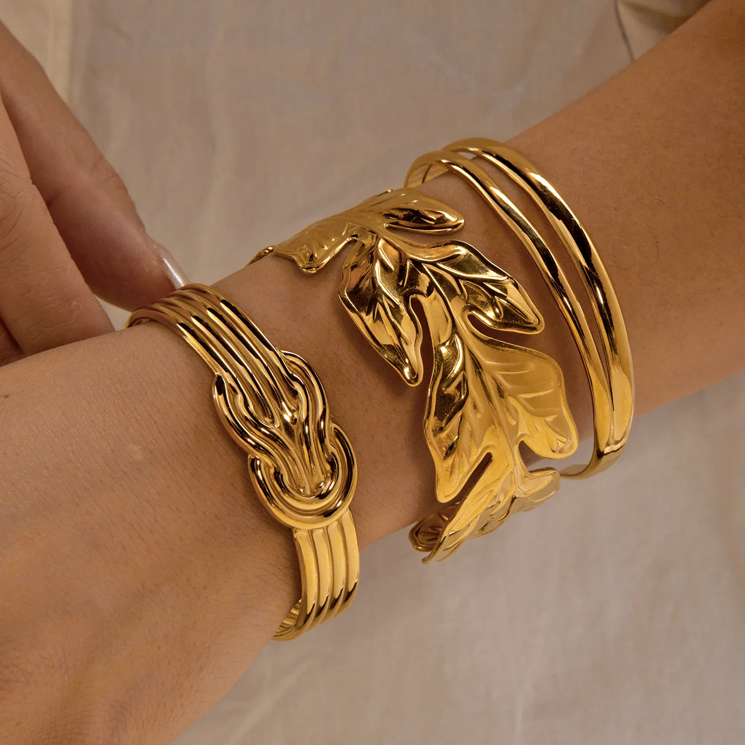 3D-Blattvenen-Textur Offener Armreif aus Edelstahl, Naturinspiriertes Mehrschichtiges Botanisches Armband für Frauen, Verstellbar – Detail 3