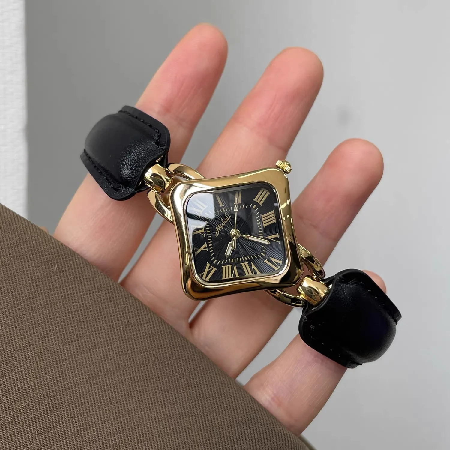 

Retro square watch for women, light luxury, niche 2025 new model for women, authentic brand, bracelet style women's watch