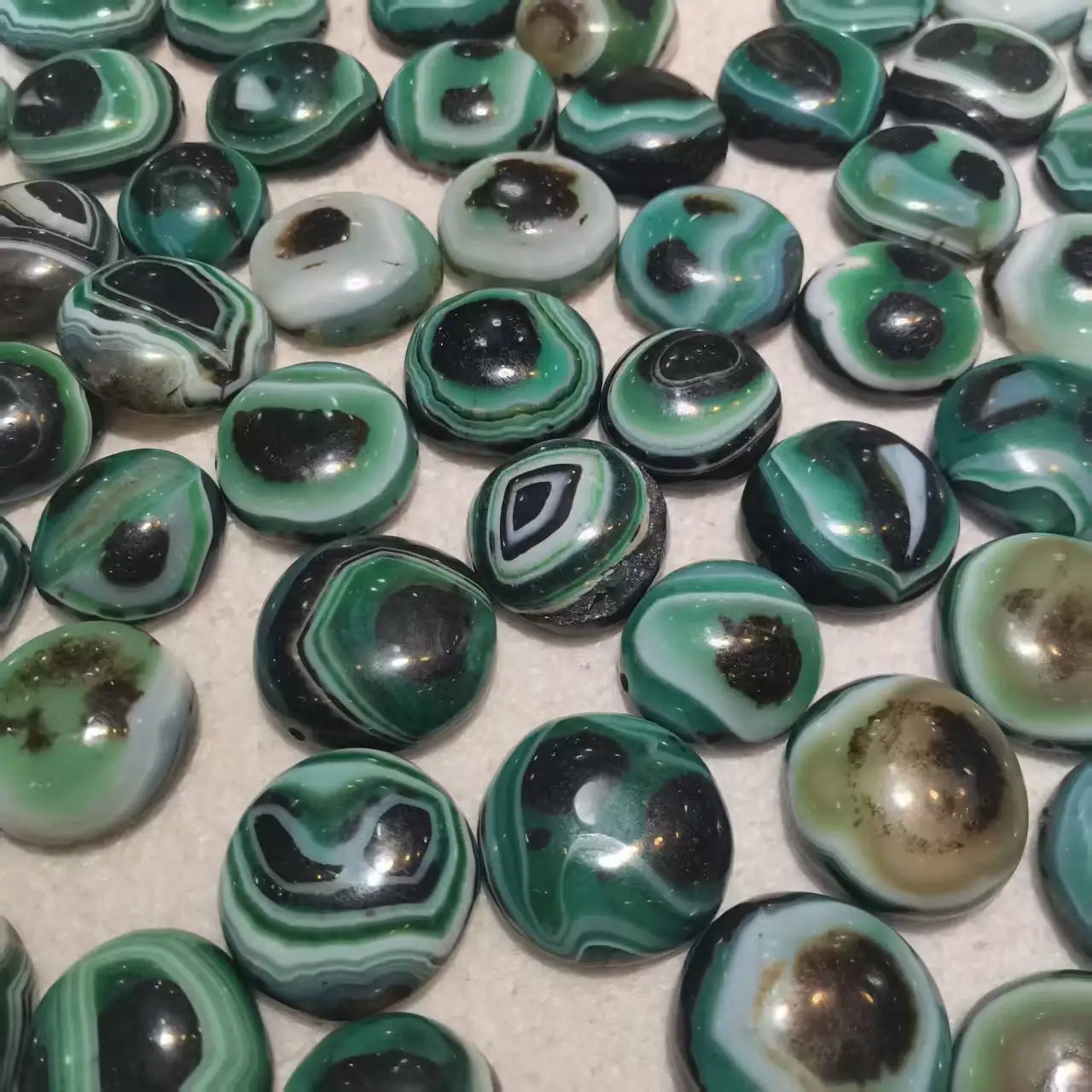 

30pcs/lot Rare Pattern Natural Agate Green Color Heaven Eyes Sheep Eyelet Dzi Beads Jewelry Amulet Magic Power