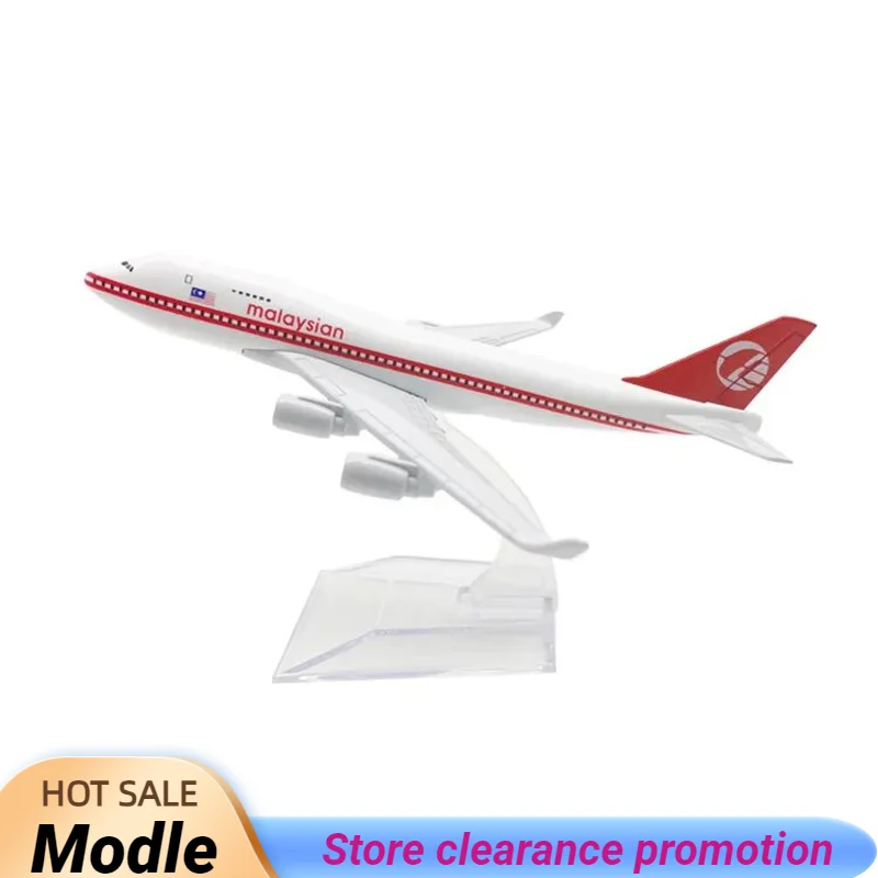 16CM Artificial passenger aircraft Malaysian Red747 Model Aircraft Metal Diecast Aviation Landing Gear Ornament toy Boy Gift