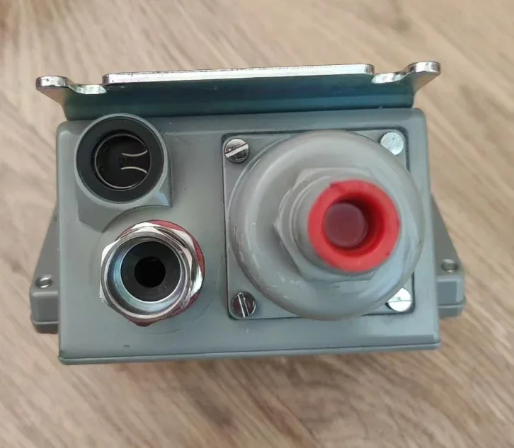 ل KPS 33 060-3104 مفتاح الضغط 1 قطعة #1