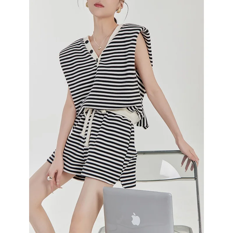 Black And White Striped V-neck Top And Shorts High-end Summer Dress Two-piece Summer Wear Suit