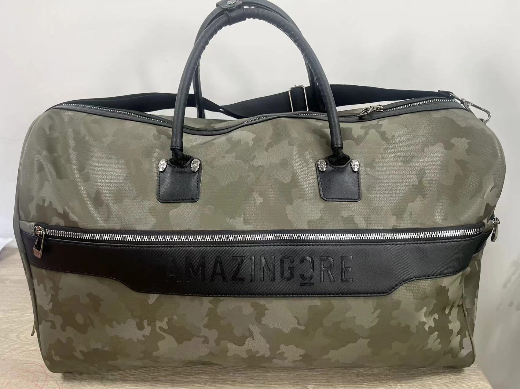 حقيبة سفر كبيرة جدًا للجولف، واق من المطر بنمط مموه مع جيب أحذية مخصص، عطلة نهاية الأسبوع العملية