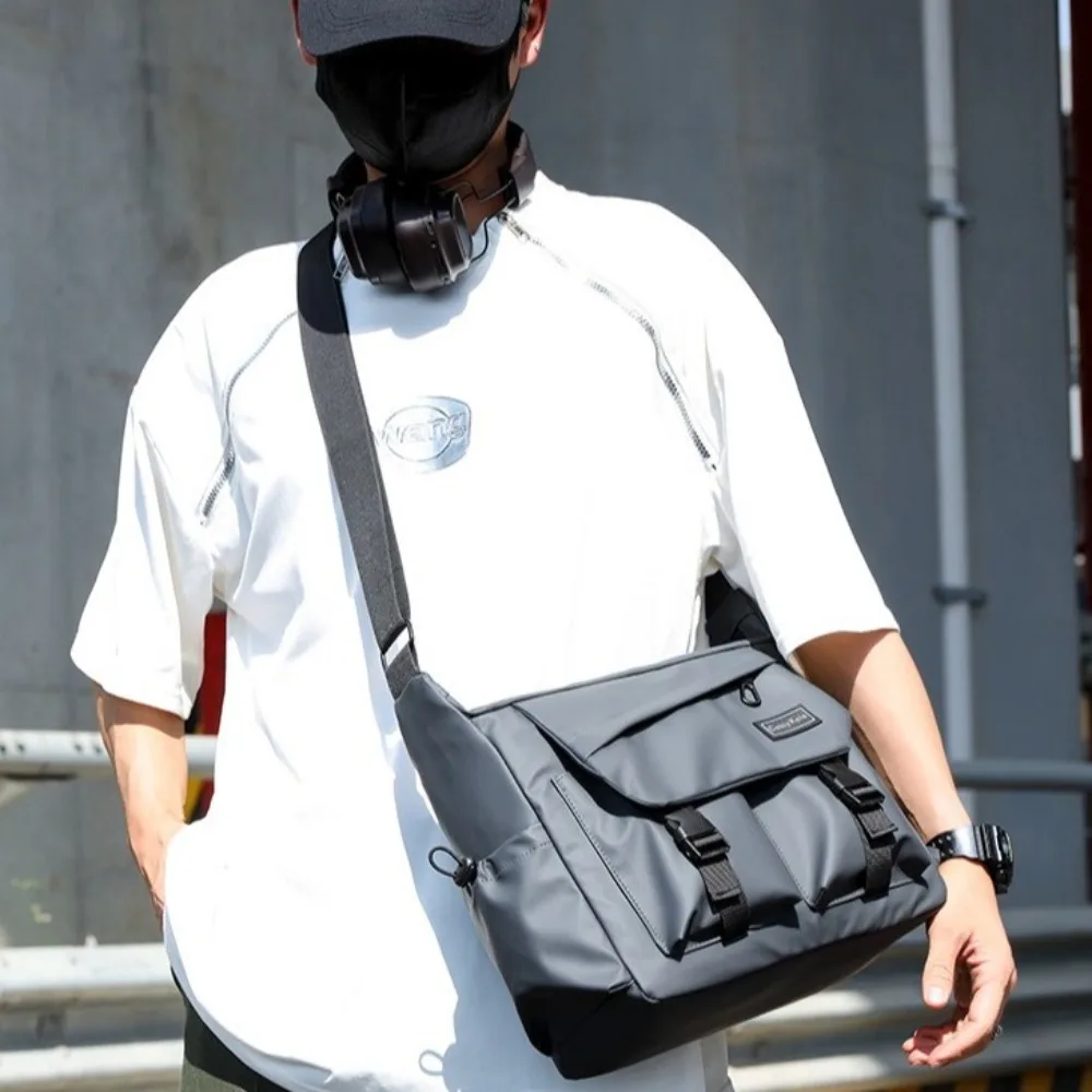 

Large Capacity Men Crossbody Bag Square Japanese Style Casual Messenger Bag Harajuku with Badges Nylon Postman Bag Outdoor