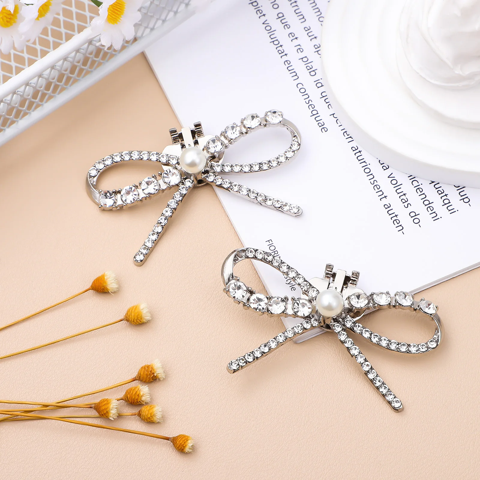 

2Pcs Rhinestone Bow Shoe Clips Elegant Detachable Bowknot Shoe Charms Sparkling Decorative Accessory for Women Heels Flats