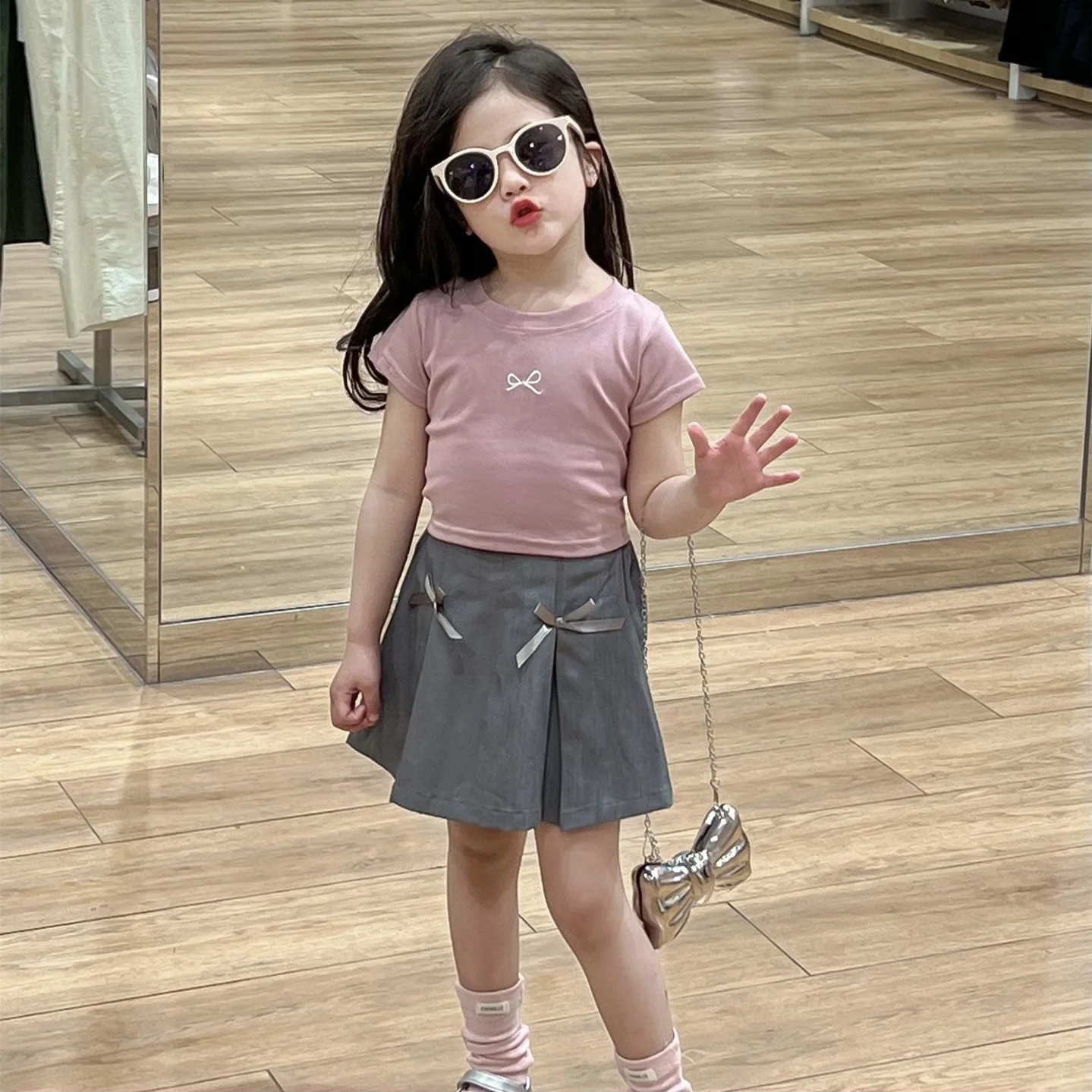 T-shirt Summer Korean Childrens Clothing Girls Backless Embroidery Bow Knot Short Sleeved Academic Style Bow Knot 2024