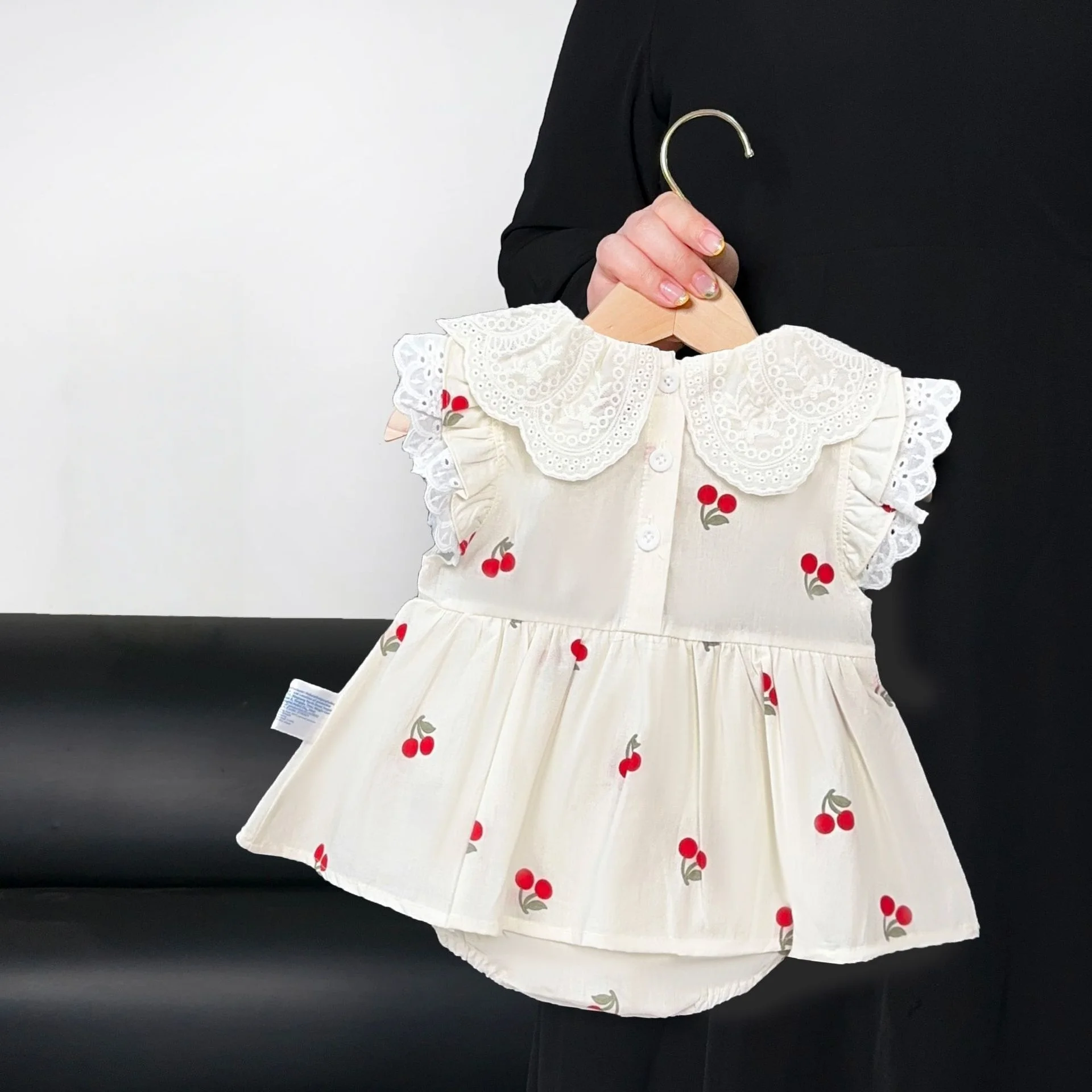 

2025 Summer New 0-2Y Baby Girl Cherry Onesie Dress Newborn Thin Pure Cotton Lace Collar & Flutter Sleevesd Princess Romper