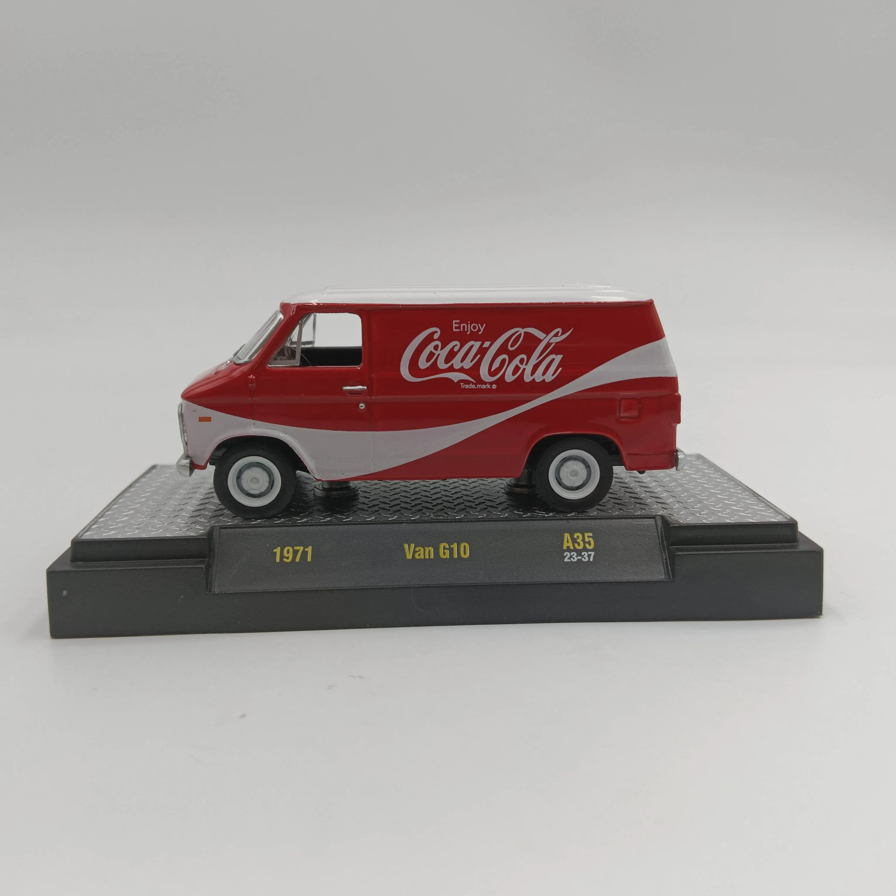 M2 machines 1/64 1971 Van G10 red Die-cast alloy car model collection display child gift