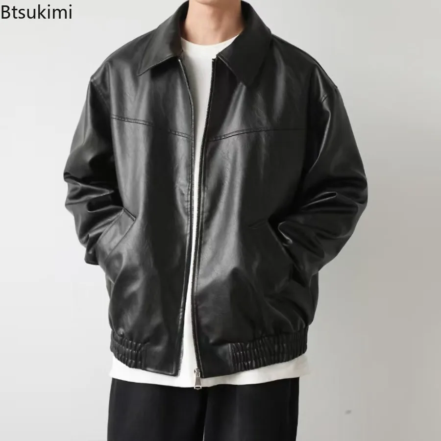 

2026 Men's Faux Leather Jacket Notch Lapel Zip Up Loose Fit Biker Motorcycle Style Coat with Pockets Casual Streetwear Outerwear
