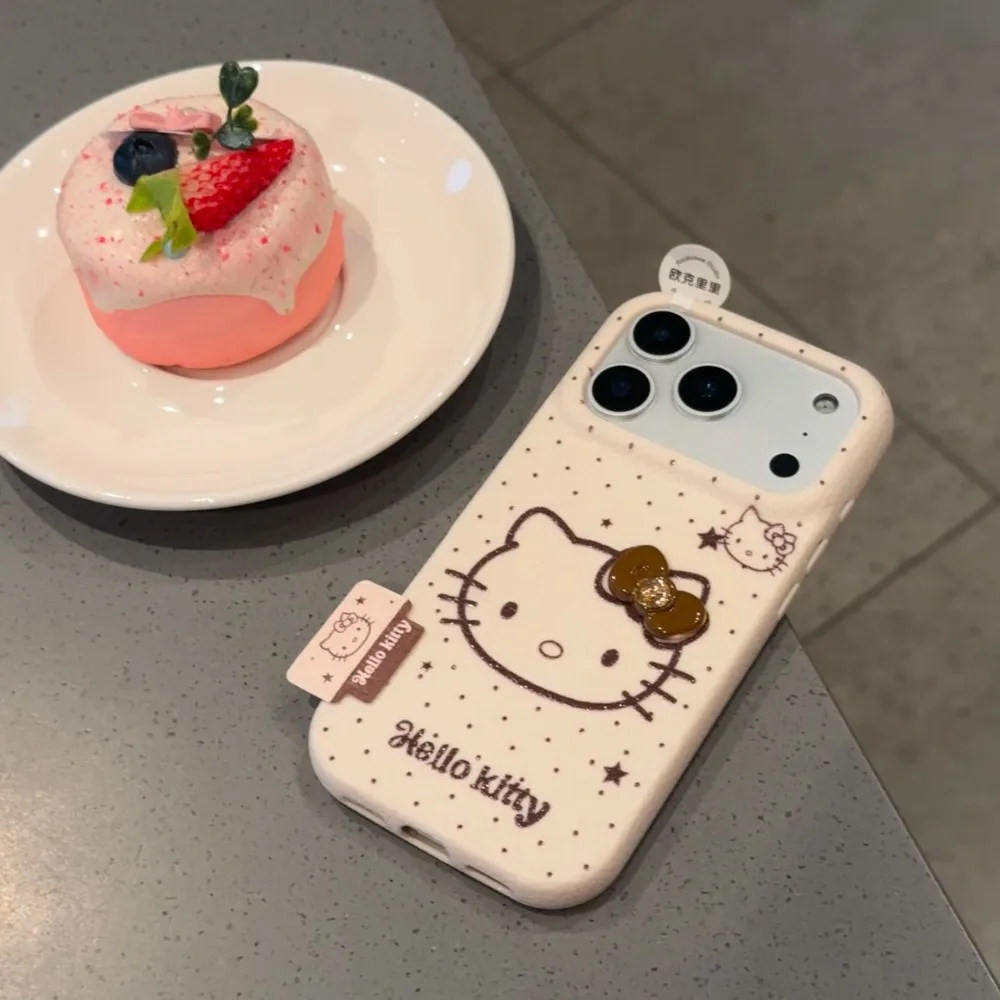 لتقوم بها بنفسك Kawaii HelloKitty حافظة هاتف آيفون 17 16 13 برو ماكس 14 15 Plus 12 Mini 7 8 SE 2 3 غطاء دمى كرتونية ناعمة