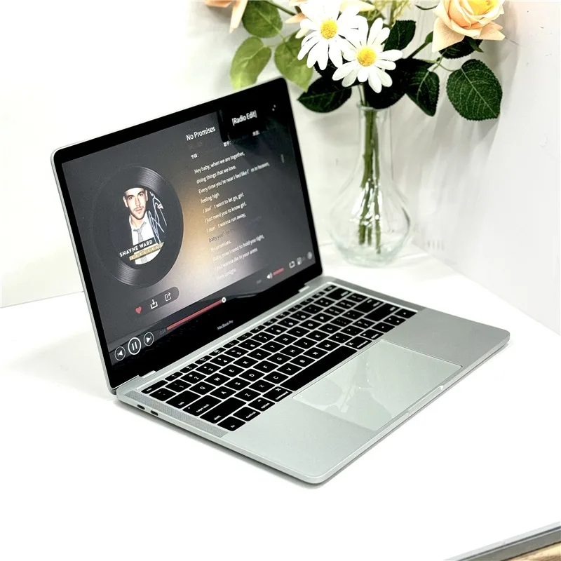 

Apple laptop model, model room ornament