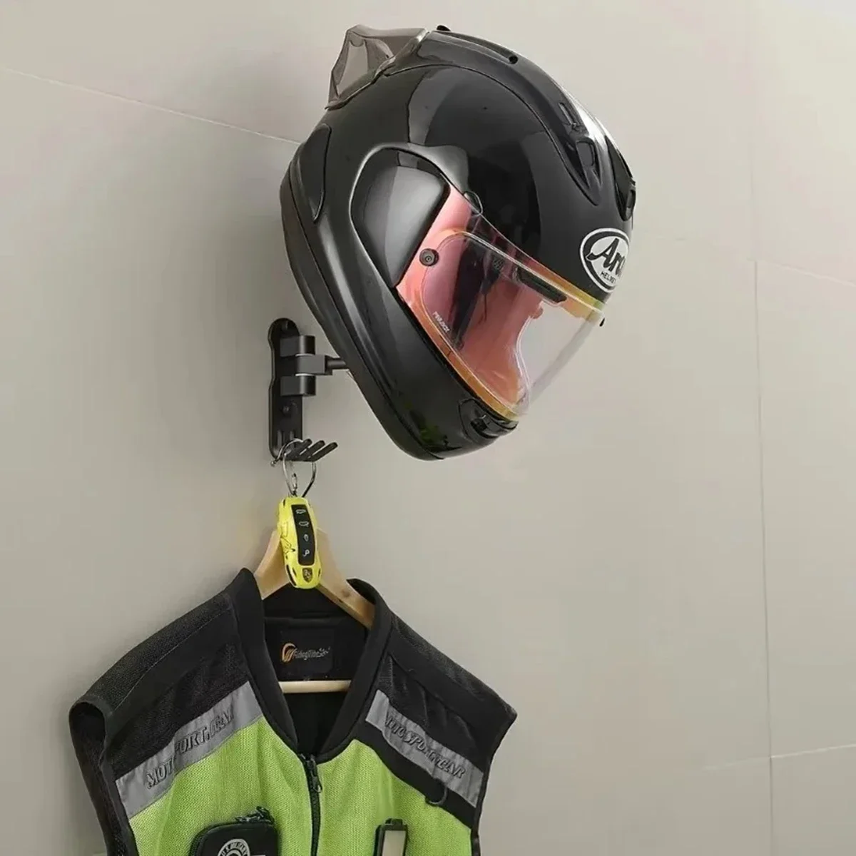Wandmontierte Motorradhelmhalterung 180 ° Drehbarer Fahrradhelm-Halter mit 2 Haken für Kappen und Helme – Detail 4
