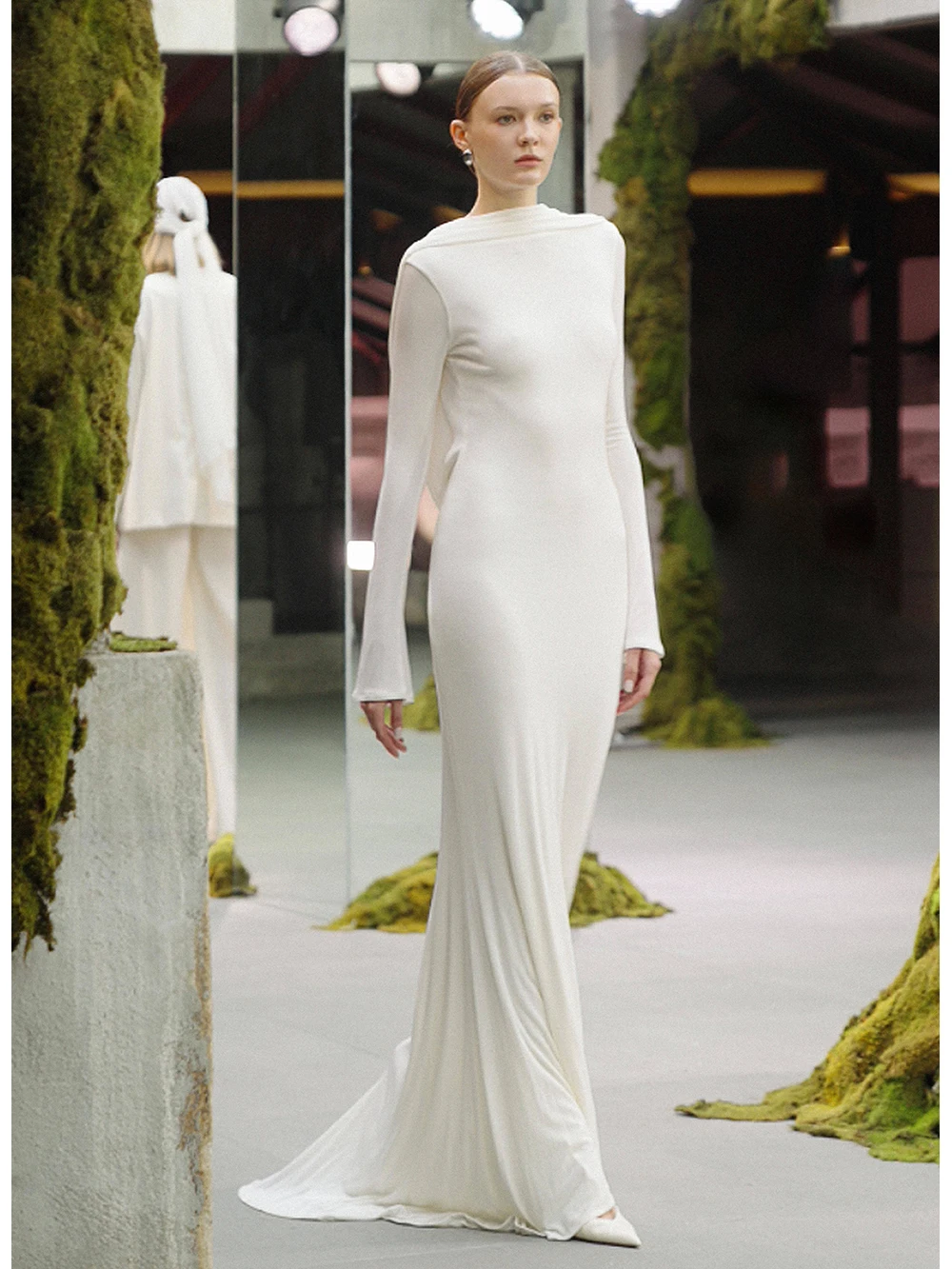 

Winter New Product Simple Solid Color Swinging Collar Bareback Design Wrinkle Tight Long Sleeve Dress Gowns