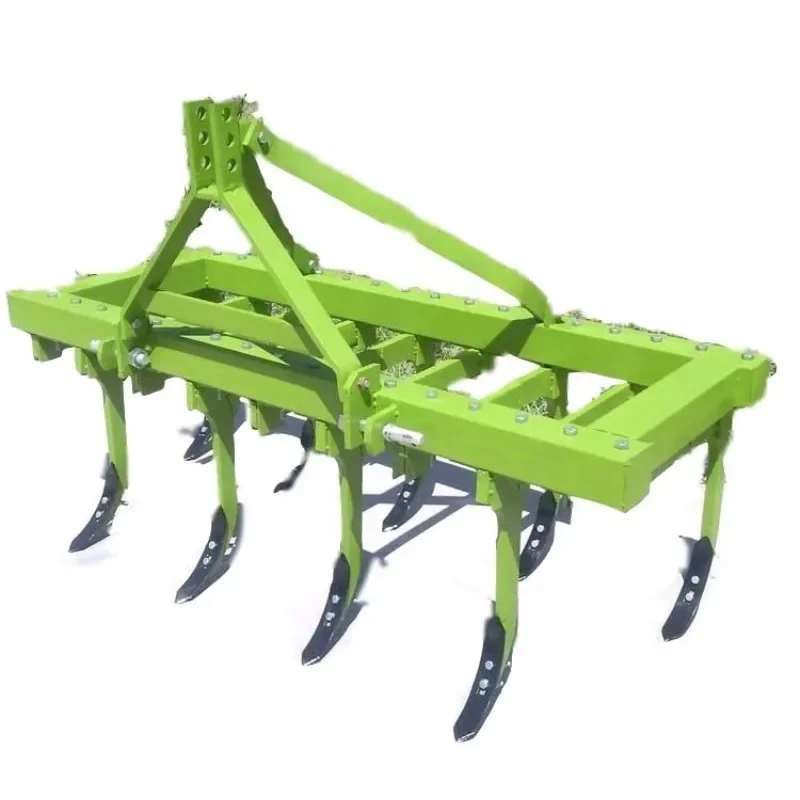 Cultivator with integrated fertilizer applicator for simultaneous weeding and fertilization