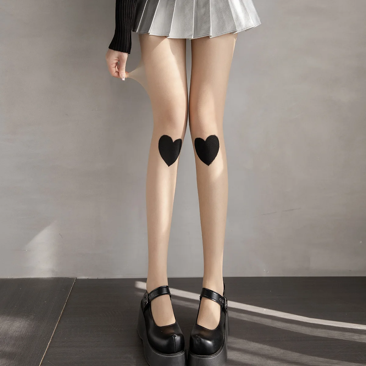 

Trendy Large Heart Anti-Slip Pantyhose – Sheer Covered Yarn with Knee-Jacquard, Anti-Snagging Transparent Thigh-Highs for Women