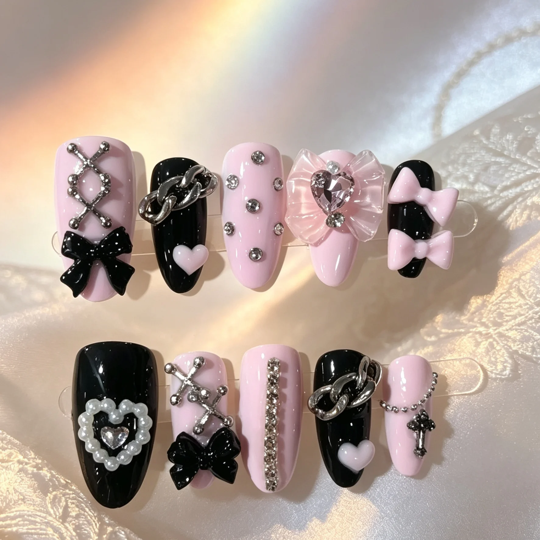 10 faux ongles en forme d'amande pressés à la main, magnifiques faux ongles, motif Lolita noir rose nœud cœur, adaptés aux femmes
