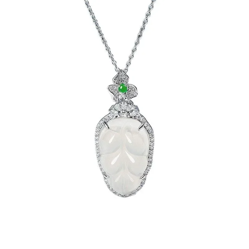 A Chinese-style lady's leaf necklace, revealing golden branches and jade leaves