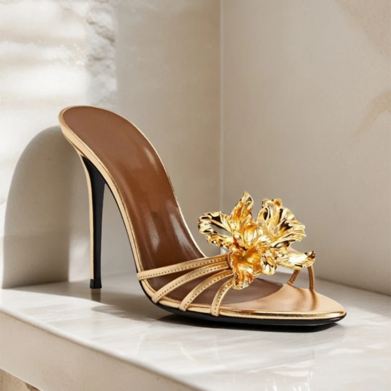 

Новые сандалии с металлическим цветком, женские тапочки, модельные туфли, женские туфли на высоком каблуке-шпильке, женские сандалии, женские сандалии de las mujeres