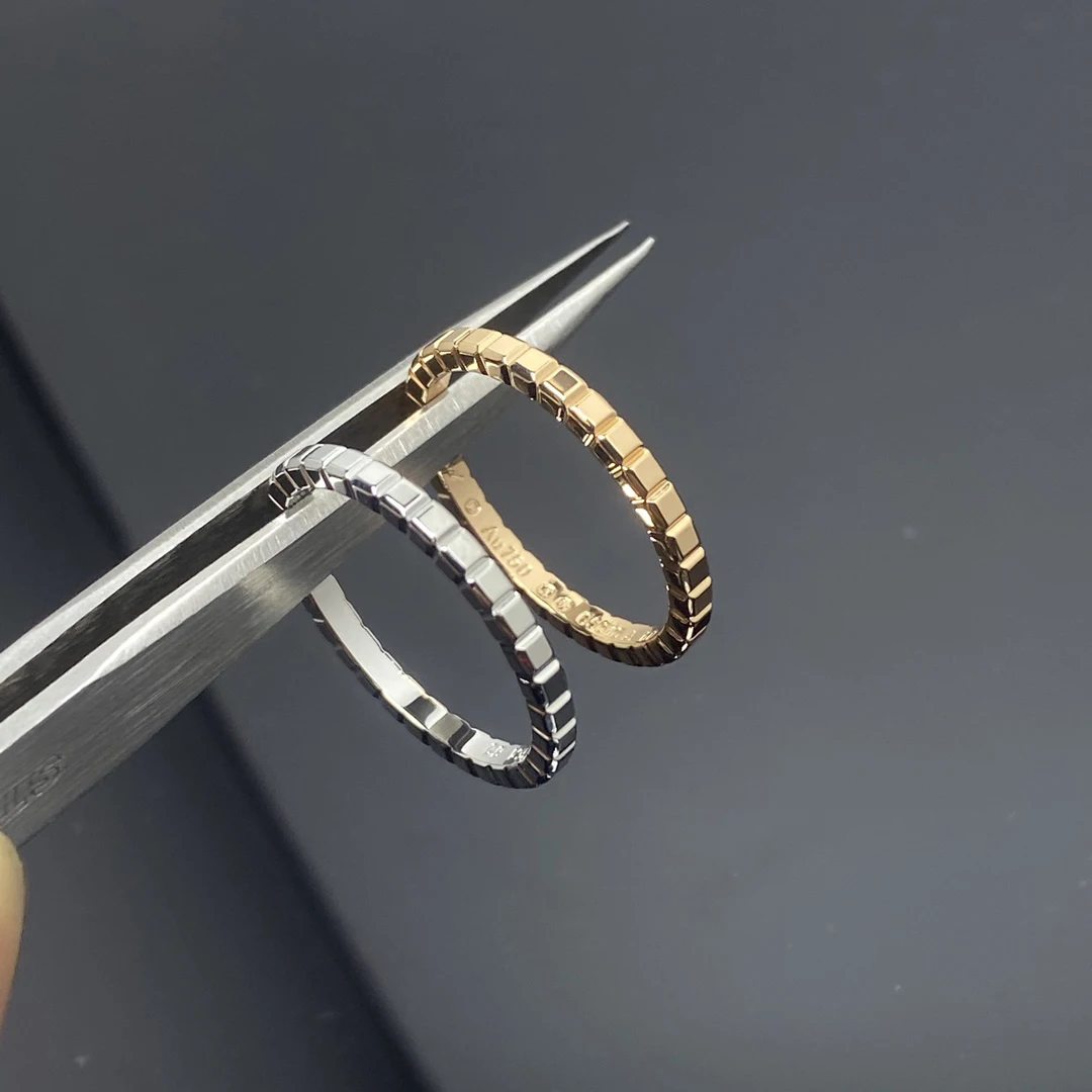 The new 925 sterling silver zircon smooth ice block ring is versatile, fresh and eye-catching, with a classic couple style