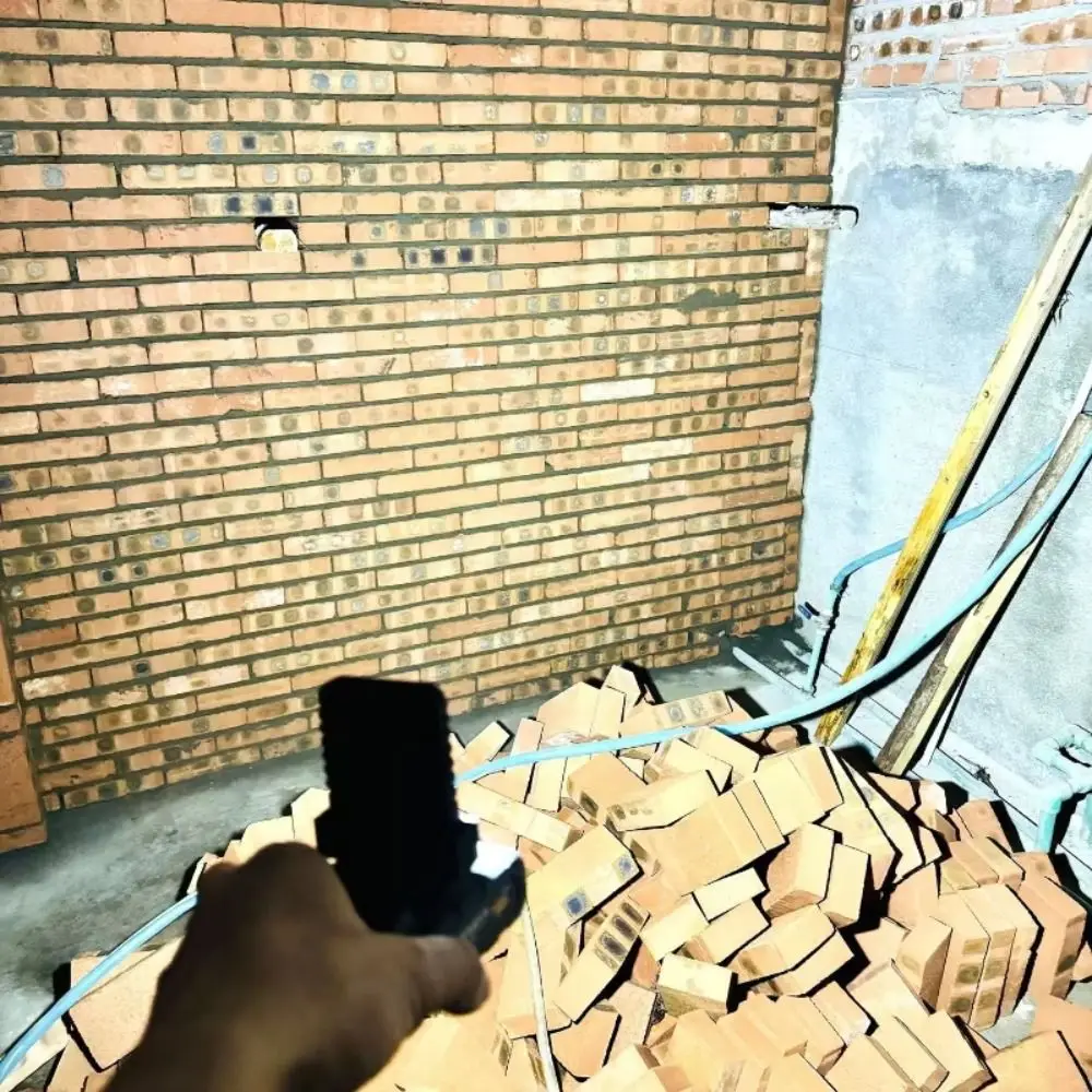 Luce da lavoro a lunga durata 21V Interfaccia regolabile Fascio ampio Alimentato a batteria Proiettore Luce di emergenza senza fili Riparazione automatica