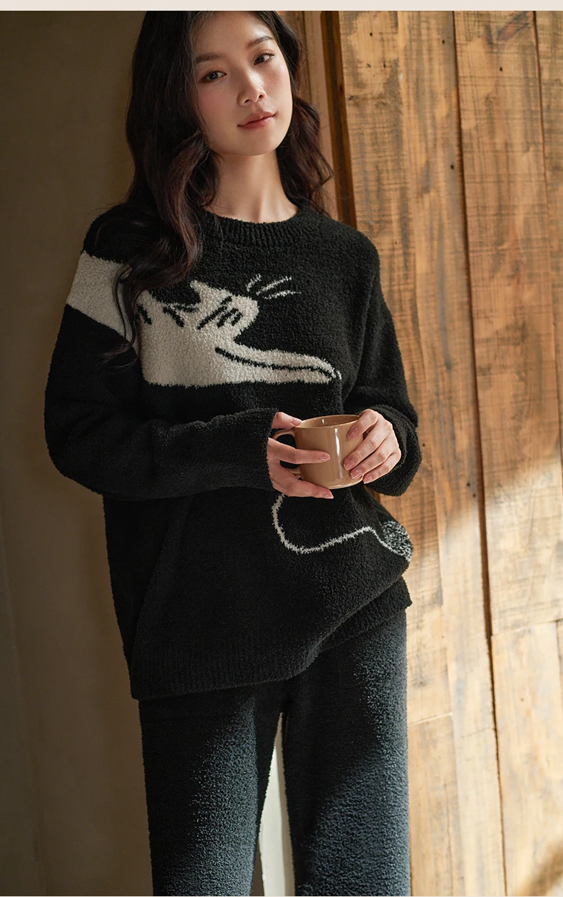 ملابس منزلية نسائية جديدة للخريف والشتاء، مجموعة ملابس نوم كلاسيكية سوداء برقبة دائرية سميكة ودافئة