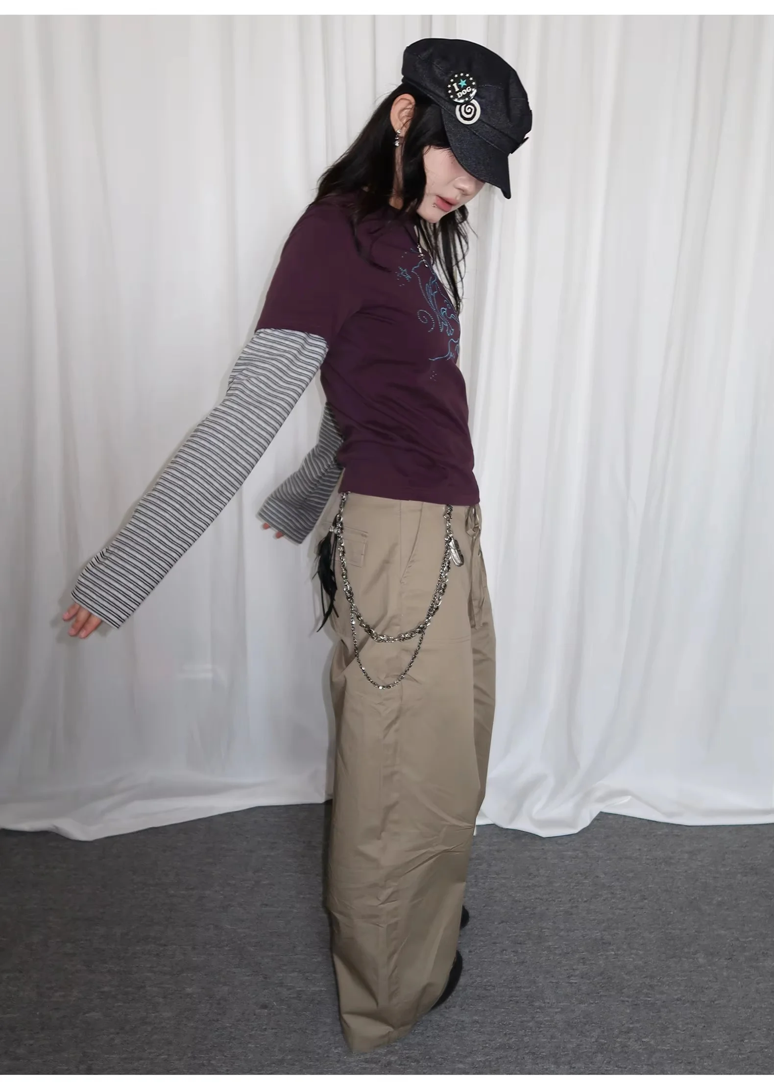 Damen Y2K Fake Zweiteiler Langarm-Oberteil mit Schwarz Gestreiften Ärmeln, Strass-Delfin-Print, Slim Fit, Süßes Alt-T-Shirt – Detail 9