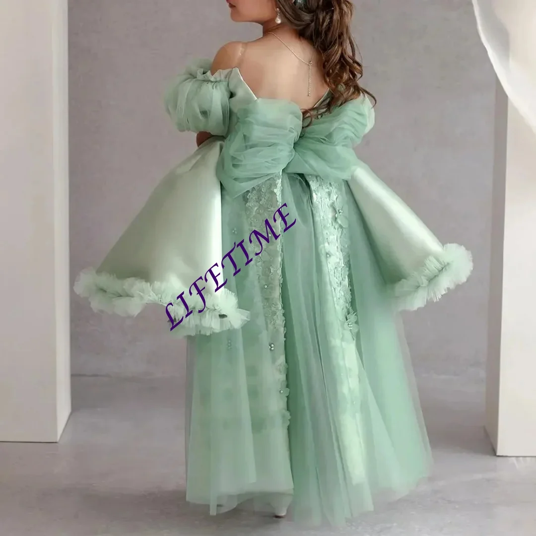فساتين فتاة الزهور مخصصة باللون الأخضر قبالة الكتف مخصصة على شكل حرف A مطوي عالية ومنخفضة مزينة بحفلات أعياد الميلاد الأولى