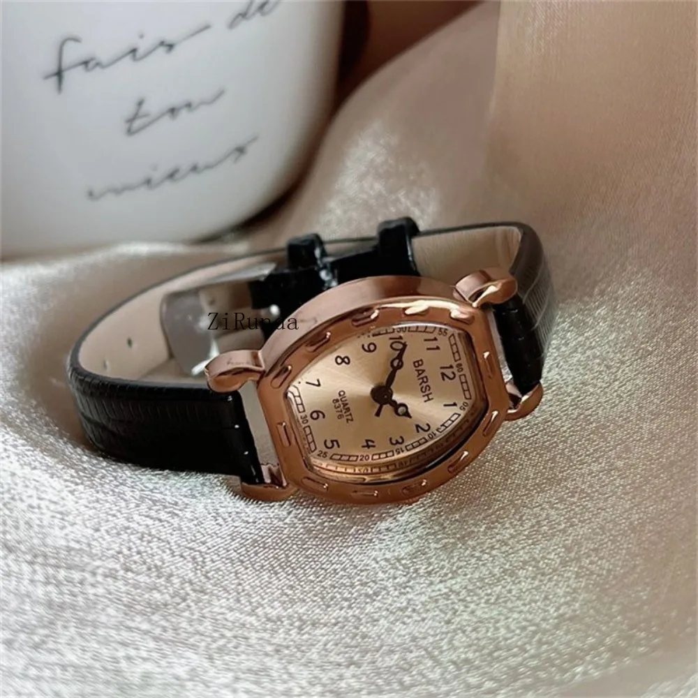 Bekijk een high-end retro-trendhorloge voor dames