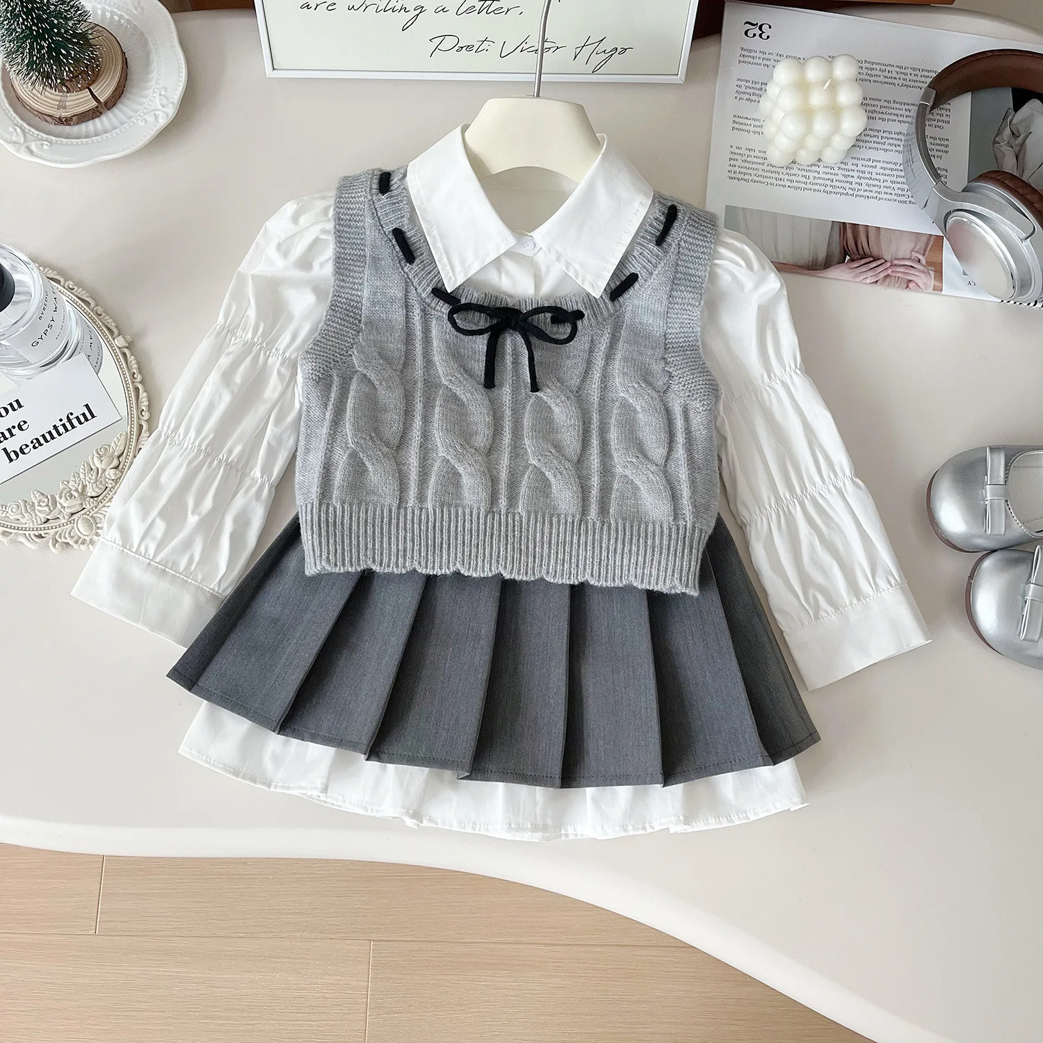 

Fashion Girls 3Pcs Clothes Set Spring Autumn Long Sleeve White Shirt Grey Knitted Vest Pleated Skirt Suit Girl Outfit