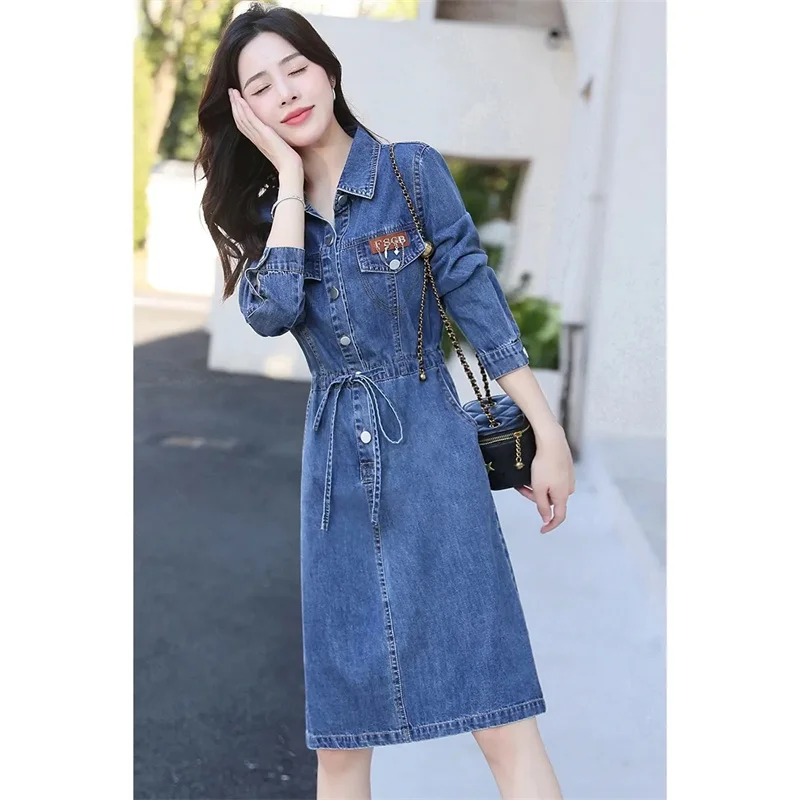 ชุดเดรสแฟชั่นคาวบอยสําหรับผู้หญิงในฤดูใบไม้ผลิฤดูใบไม้ร่วง 2025 ใหม่และดูแลดูผอมแขนยาวเสื้อเชิ้ตยาวปานกลางและเดรสยีนส์หญิง