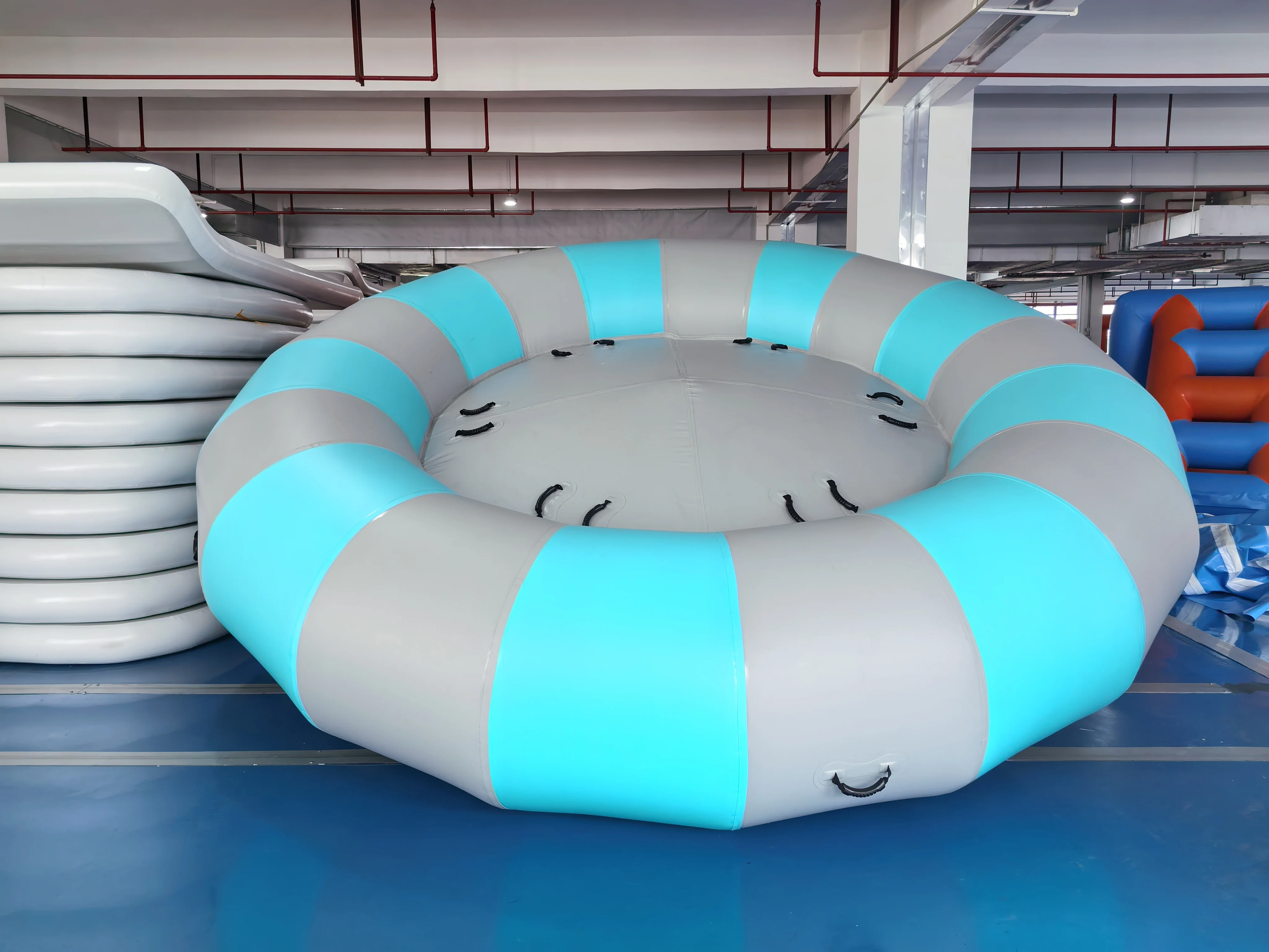 

Надувная водная игрушка-катамаран Fun Flying Disco Boat из ПВХ, вращающийся буксируемый аттракцион НЛО, забавное водное устройство для использования на открытом воздухе и в жилых условиях