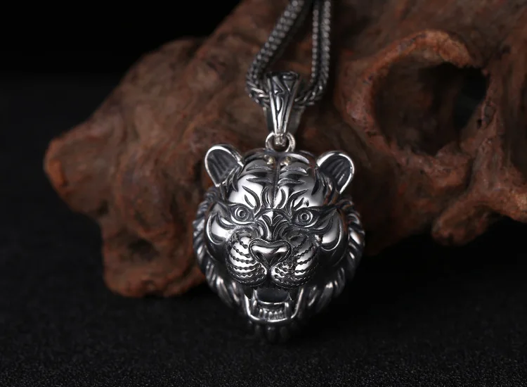 Trendy accessories men's 925 sterling silver tiger head pendant with a domineering retro vintage Thai silver necklace tiger pend