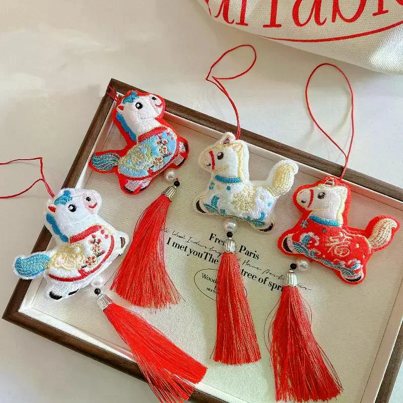 Peluche Cavallo Peluche Bambola Appesa Decor Morbido Pony Ciondolo 12 cm Anno del Cavallo Mascotte Portachiavi Pony dai Capelli Lunghi