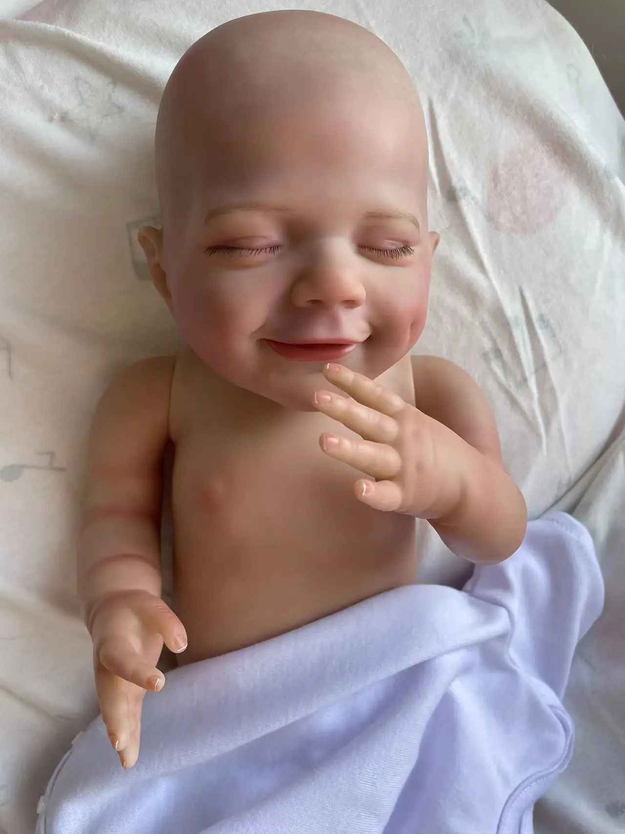 19 Zoll April Vollvinylkörper bereits bemalt Schlafende wiedergeborene Babypuppe Lebensechte mehrere Schichten Malerei 3D-Haut KEIN Haare