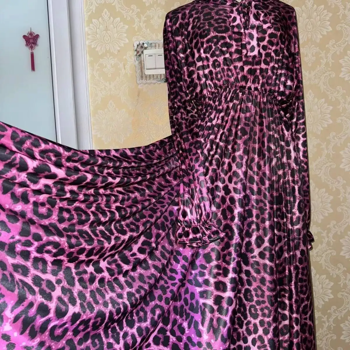 

Leopard Print Glossy Sexy Women Satin Long Dress Long Sleeve Loose Night Dress Plus Size Sleeping Robe