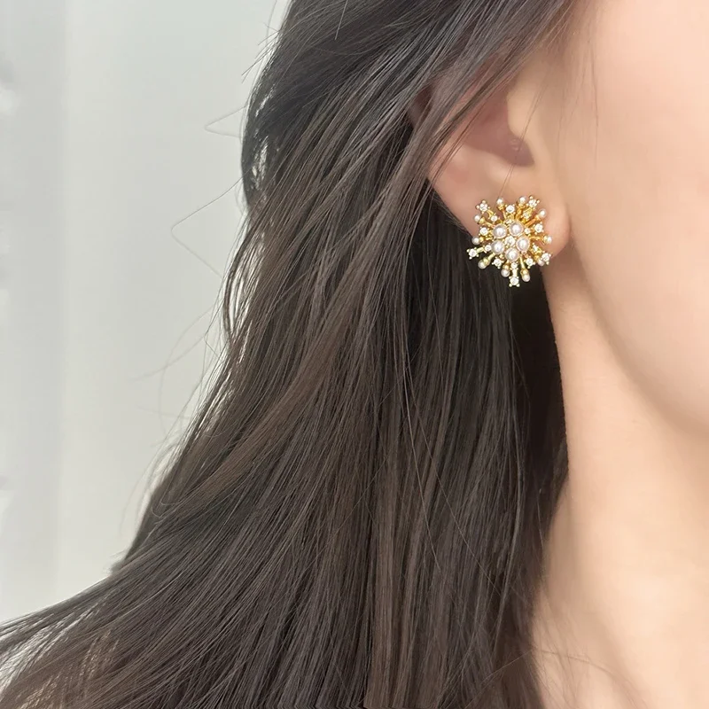 

Tibetan Silver 18K Gold Plated Zircon Imitation Pearl Flower Stud Earrings for Women Romantic Fashion Jewelry Accessory