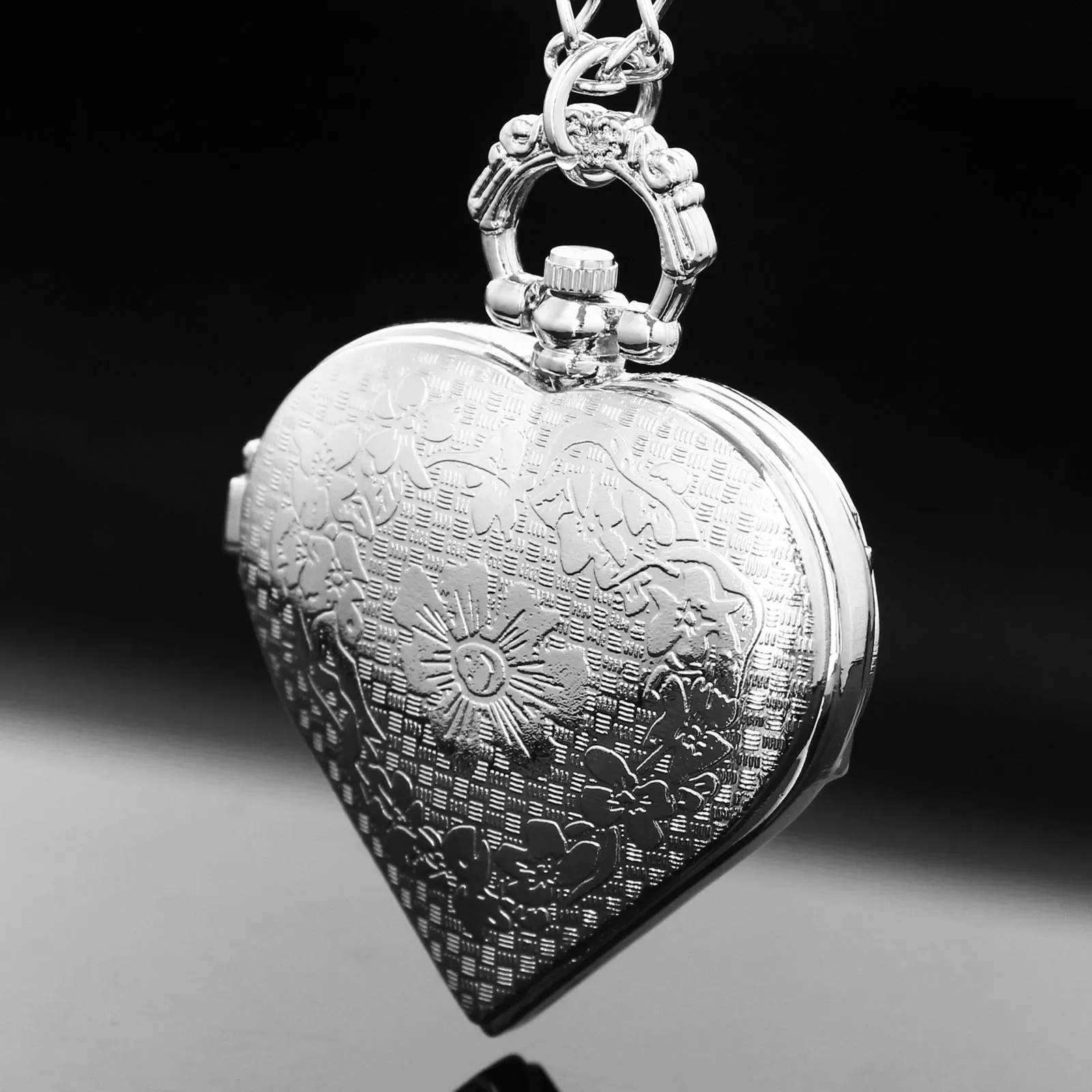 Exquisite Hollow Heart Design Pocket Watch Chain Steampunk Clock Vintage Necklace Pendant Jewelry Necklace Watch Men Women Gift