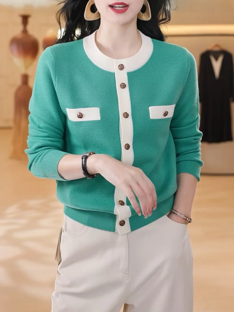 

Bright Color Knitwear Ele White Enhancing Autumn 2025 New Sle Faionable Large Size Top Women's Clothing