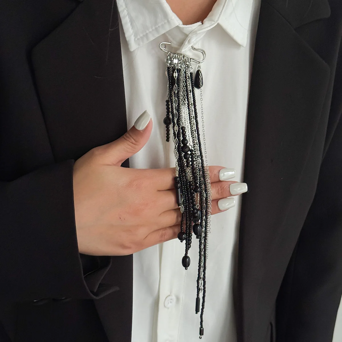 

Exaggerated Black Long Tassel Chain Brooch for Women Handmade Beaded Multi-Layer Crystal Rice Beads Pin Clothing Accessories