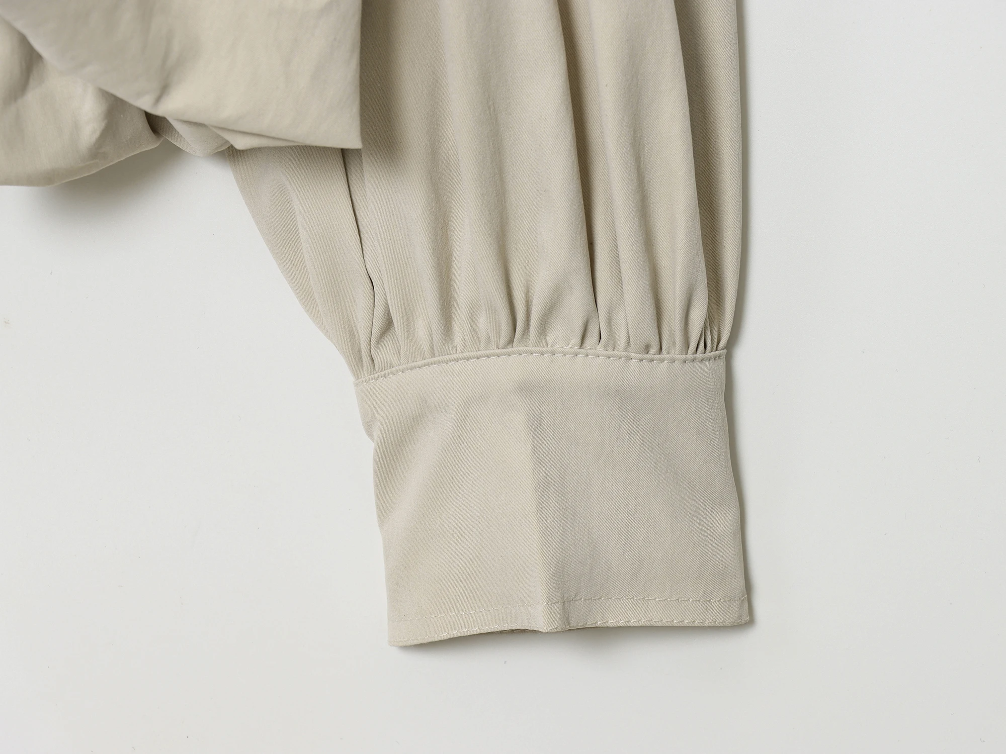 معطف بياقة مدورة مطوي لعام 2025 أنيق وعصري بنمط جديد مريح ملابس مكتبية معطف مغر كلاسيكي متعدد الاستخدامات غير رسمي